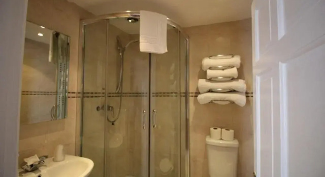 Четырёхместный номер Standard с видом на море Springwell Inn
