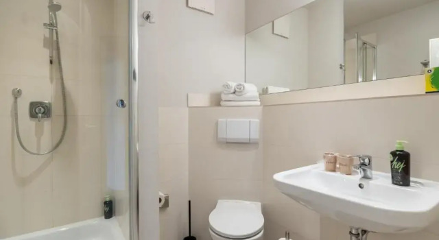 Люкс с балконом Limehome Berlin Chausseestraße