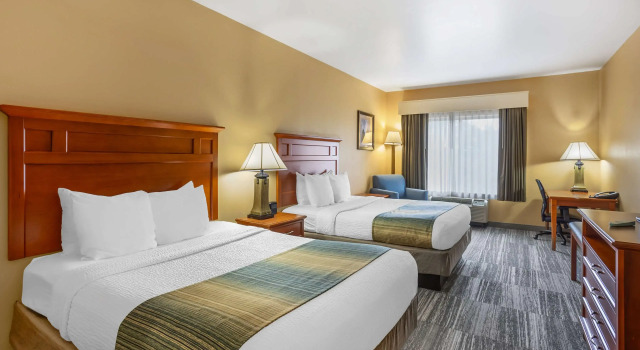 Четырёхместный номер Standard Best Western PLUS University Park Inn & Suites