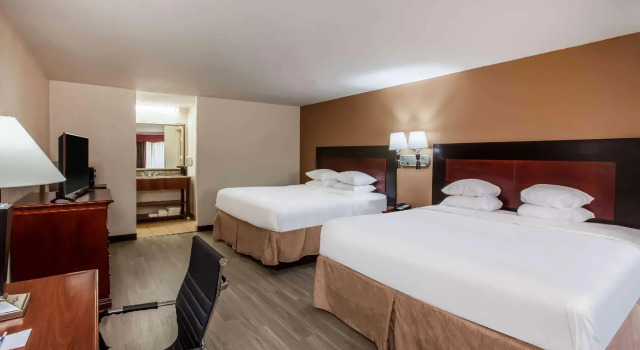 Standard Vierer Zimmer Days Inn & Suites by Wyndham Tyler