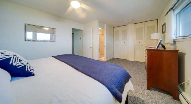 Lakeside Retreat in Dewittville w/ Pool Access!, Buchen Sie Hotel Dewittville USA
