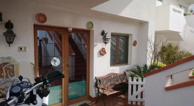 Bilocale 55 mq soggiorno cucina open, una camera matrimoniale ,con Giardino privato e corte, Book Hotel Hotels in Abruzzo with Parking, Parking