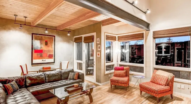 Luxury Townhome in Steamboat Springs by RedAwning, Забронировать Апартаменты/квартира Стимбот-Спрингс Колорадо, рядом с Preview Ski Lift