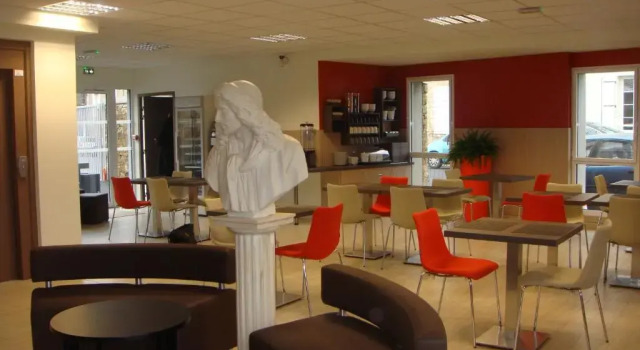 The Originals Access, Hôtel Cholet Gare, Забронировать Отель Шоле Замок Пюи-дю-Фу