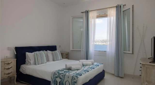 Luxury 1 Bedroom Apartment with Private Pool 4A
