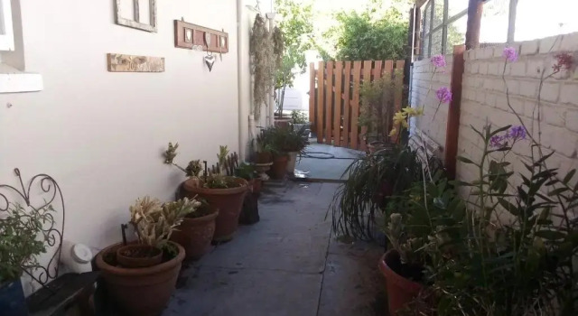 Студия Die Tuis Huis Selfcatering Guesthouse