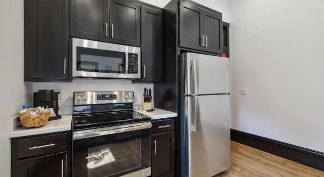 Апартаменты c 1 комнатой Sleek Millersburg Apartment in Downtown!