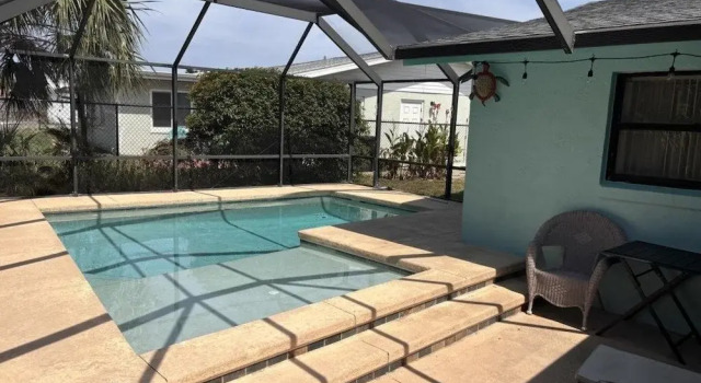 Коттедж Amazing Pet Friendly 3 Bed House - Heated Pool 3 Bedroom Home by RedAwning