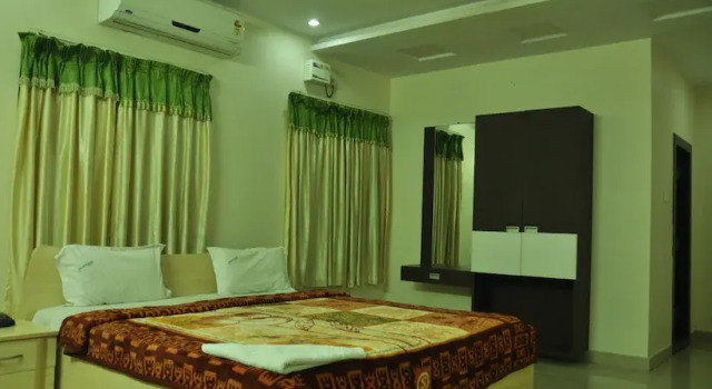 Hotel Jagadeeswari, Book Hotel Rajahmundry 