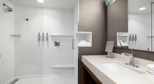Двухместный люкс Courtyard by Marriott Omaha East/Council Bluffs, IA