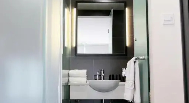 Двухместный люкс с балконом и с видом на город Hanoi Silver Hotel
