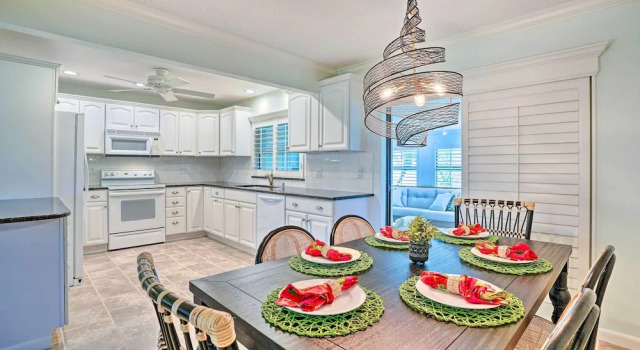 Коттедж Charming Naples Home w/ Patio ~ 5 Mi to Beach