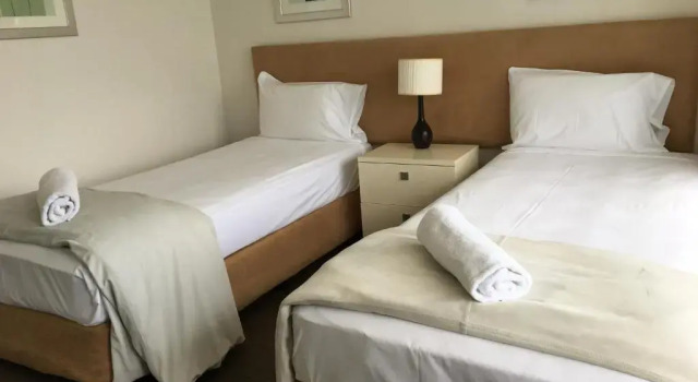 Апартаменты Superior Surfers Century Oceanside Apartments
