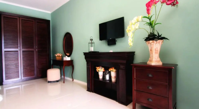 Suite Omah Madam Bed & Breakfast
