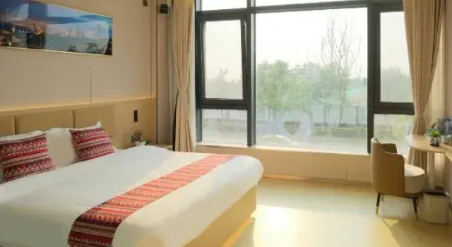 Люкс с 2 комнатами с видом на море RuiXi Hotel
