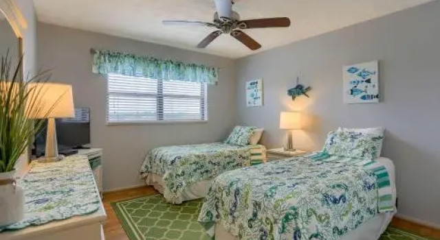 Bayshore Yacht & Tennis Club Luxury Condominiums