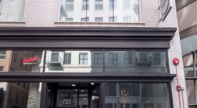 Chic Apartments Across from Riverwalk, Rezerwuj Apartament Hotele w Milwaukee z parkingiem, w pobliżu Marcus Center, Parking