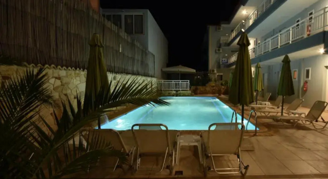 Kiwi Hotel, Забронировать Отель  