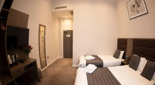 Трёхместный номер Standard с балконом Reem Hotel