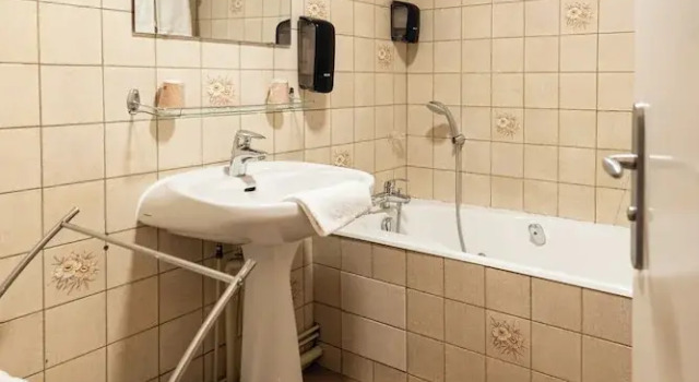 Трёхместный номер Classic Hotel Cheval De Bronze
