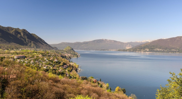 Stunning 1 bed Lake Maggiore Apartment, Забронировать Апартаменты/квартира Отели Provincia di Varese с парковкой, Парковка
