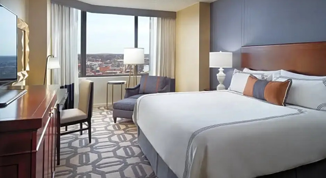 Номер Deluxe Omni Richmond Hotel