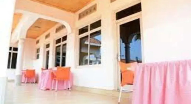 Avisha Town Hotel