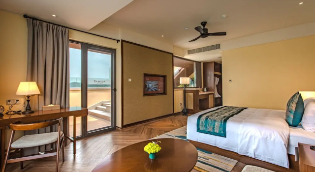 Двухместный люкс с видом на озеро Ramada by Wyndham Chenzhou Dongjiang Lake