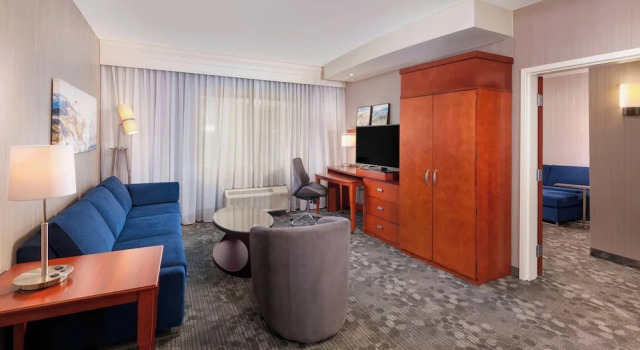 Одноместный люкс c 1 комнатой Courtyard by Marriott Santa Ana Orange County