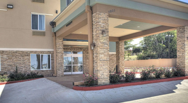 Comfort Inn & Suites Fort Worth West I-30 NAS JRB, Rezervasyon Otel Dalworthington Gardens Teksas