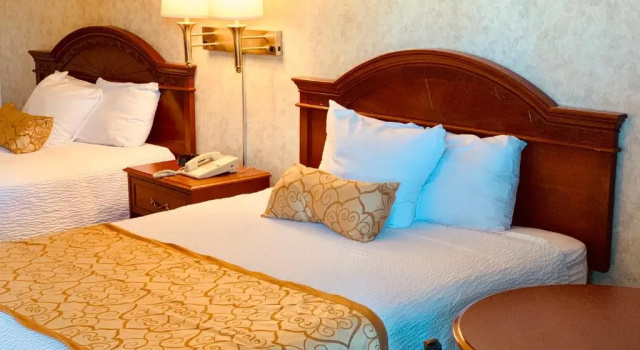 Четырёхместный номер Standard St. George Inn and Suites