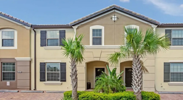 Beautiful Townhome W/private Pool 7 mi to Disney