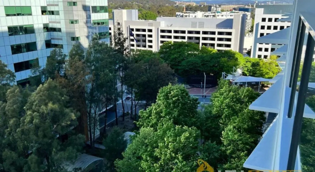 Light & Lovely in Canberra's CBD - 1BR Apt w/Carsp, Забронировать Отель Отели Канберры с парковкой, рядом с Парк Commonwealth, Парковка