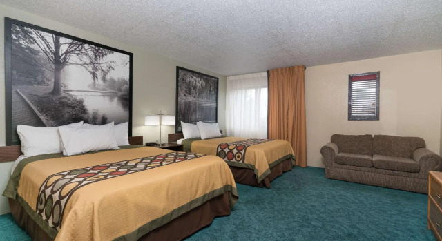 Четырёхместный номер Standard Super 8 by Wyndham Alexandria MN