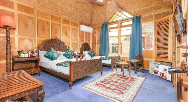 Prince of Kashmir Luxury Houseboat