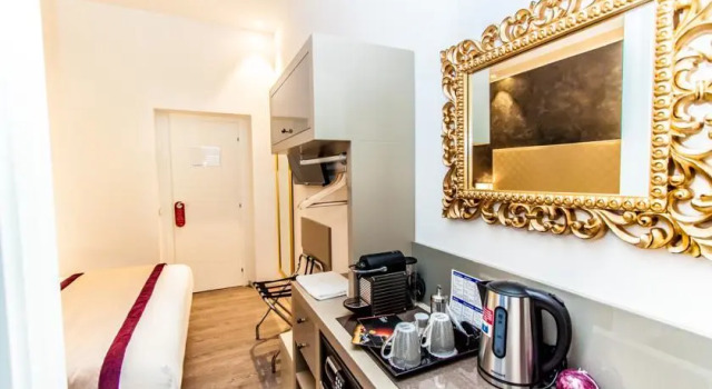 Rhea Silvia Luxury Rooms, Забронировать Гостевой дом Гостевые дома Рима, рядом с Уста истины, Гостевой дом