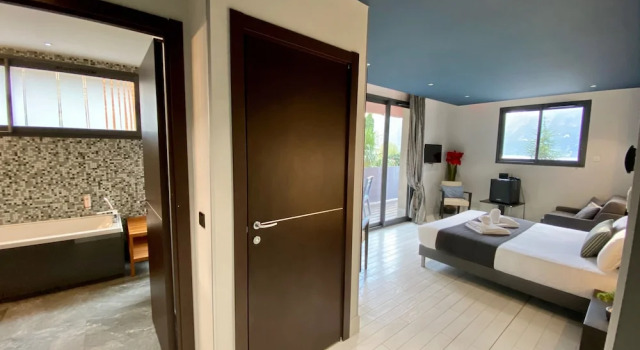 Двухместный номер Comfort с балконом и с видом на озеро Les Suites du Lac