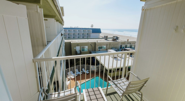 Четырёхместный номер Standard с балконом и с частичным видом на океан Surfer Beach Hotel