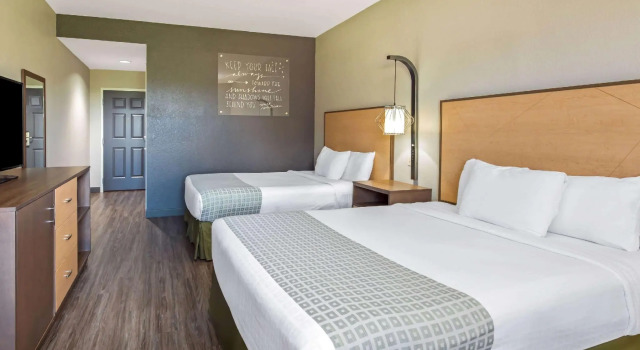 Четырёхместный номер Standard La Quinta Inn & Suites by Wyndham Ft. Pierce