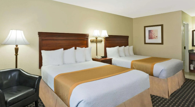 Четырёхместный номер Standard Days Inn by Wyndham Port Charlotte Town Center