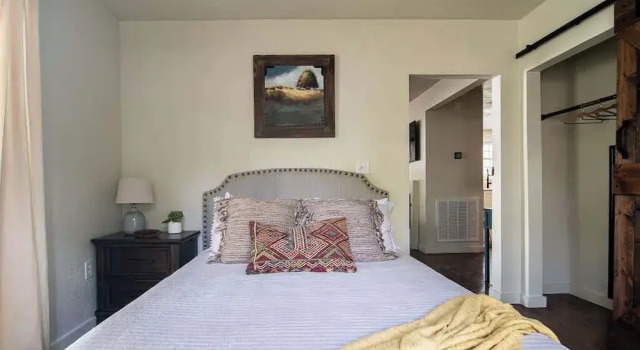 Southern Charm - Near Main With Hot Tub, Забронировать Дом для отпуска Виллы Фредериксберг, рядом с Музей объединенной церкви, Вилла