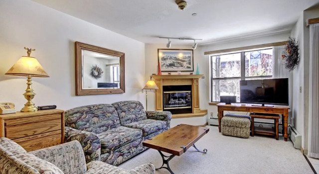 Студия Relaxed Studio Seconds to Historic Main Street - Sleeps 4 Condo by RedAwning