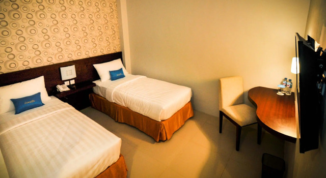 Zenith Hotel, Book Hotel Hotels in Sulawesi with Parking, Parking