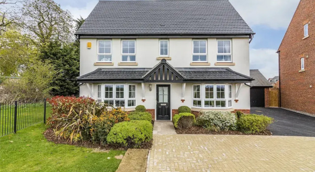 Spacious 4bed House in Derby with Garden