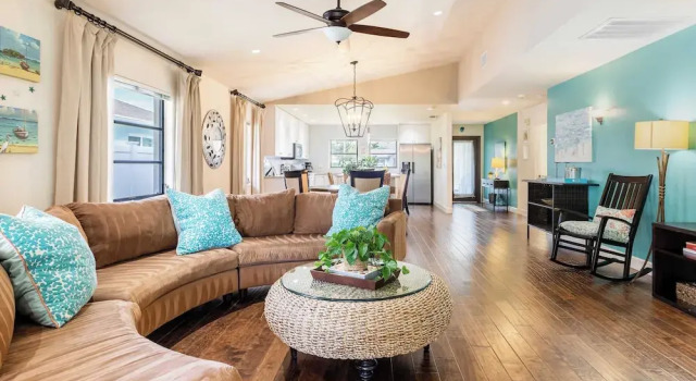 Коттедж Private Pool + Sunroom Beach Escape at Manatee