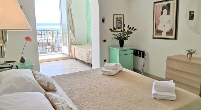 Трёхместный номер Superior с балконом и с видом на море Hotel Ossidiana Stromboli Center