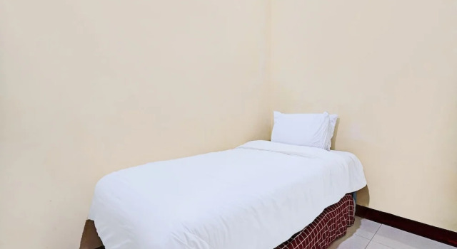 Camera Standard OYO Life 92546 Kost Merah Bojongsoang Syariah