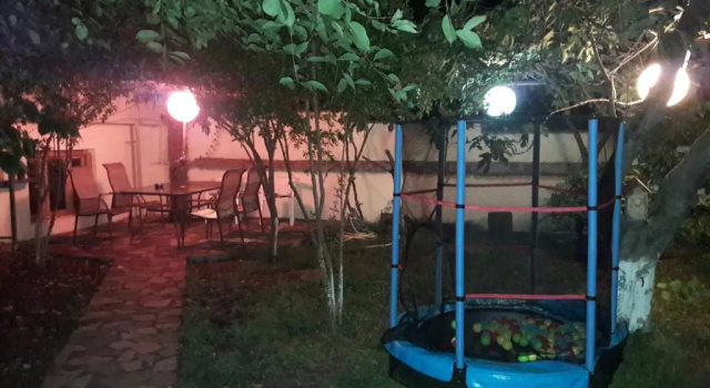Коттедж 4BD Appartaments with cozy garden
