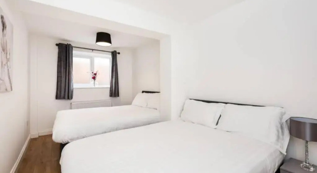 Liverpool City Centre - Fabulous 3 En-suite Bedrooms - Sleeps 10 People, Забронировать Отель Ливерпуль - центр города Ливерпуль, рядом с Harold Cohen Library