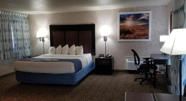 Люкс Days Inn & Suites by Wyndham Trinidad